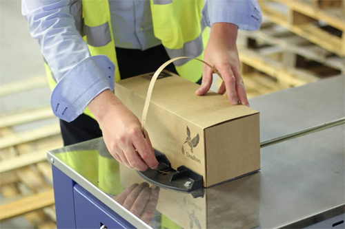 آماده سازی دستگاه تسمه کش نیمه اتومایتک برای بسته بندی