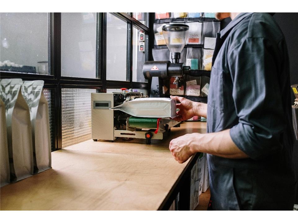 کاربردهای دستگاه تسمه‌کش در صنایع مختلف